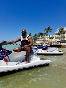 Brandon Leanos - Daddy Boston, USA